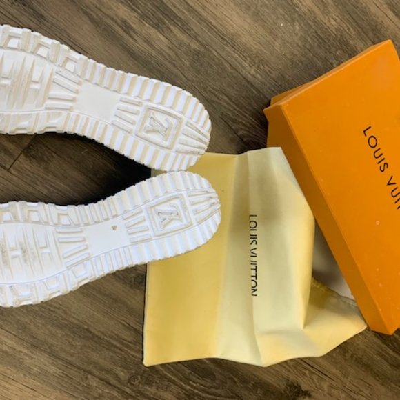 Like New with Box and Dust bag Louis Vuitton "Run Away" Sneakers - Picture 8 of 12
